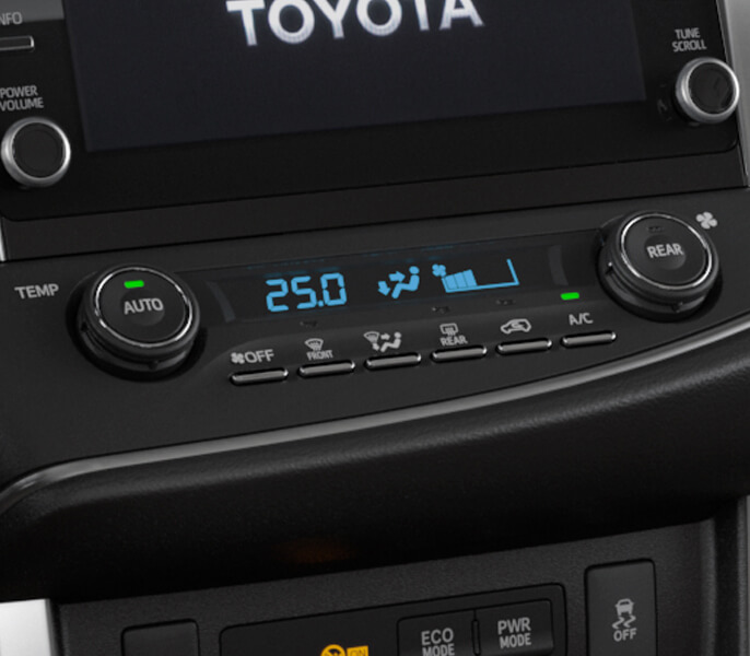 Toyota Innova 2.0v dieu hoa